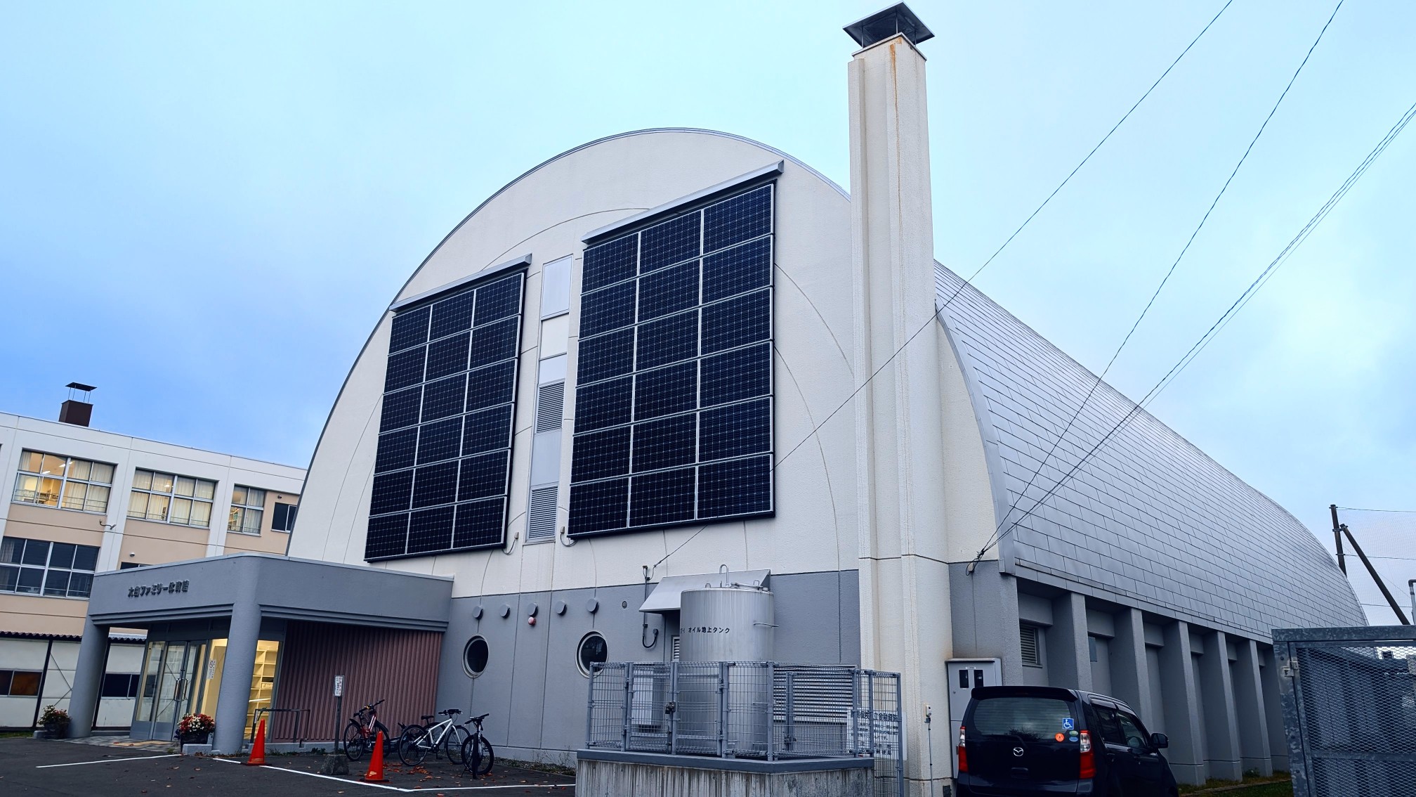 「公共施設に設置された太陽光パネル」｜写真提供：北広島市